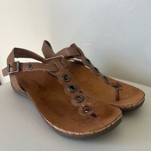 BEARPAW Women’s Tan Ankle Strap Sandals Size 6